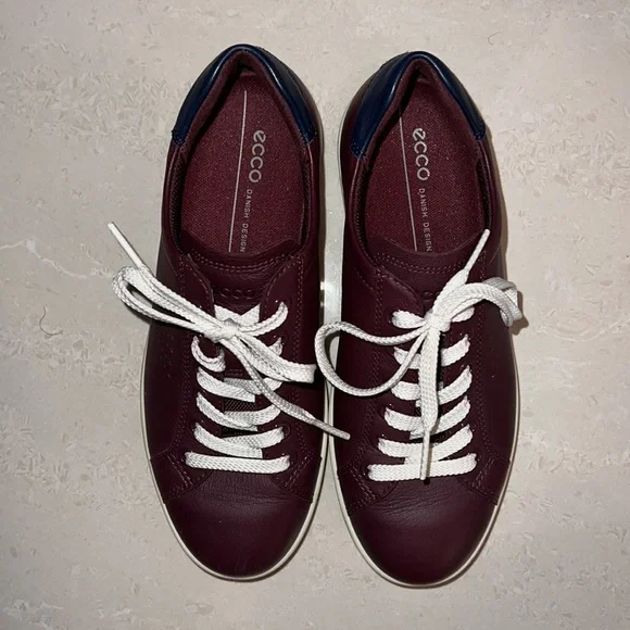 Ecco ladies burgundy Soft 7 Street
Sneakers Size EU 36 with navy heel accent - Picture 3 of 6